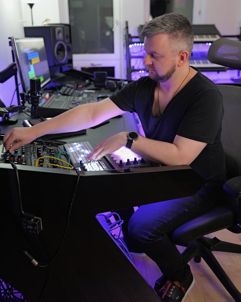 Andreas Ebert programming a synthesizer in his studio